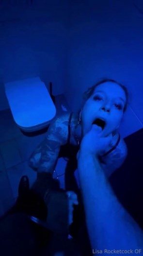 Lisa Rocketcock – Toilet Blowjob at Kink Party